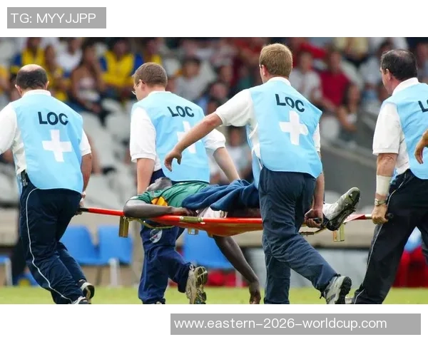 足球场突发意外导致球员死亡事件引发社会广泛关注与讨论 足球场突发意外导致球员死亡事件引发社会广泛关注与讨论