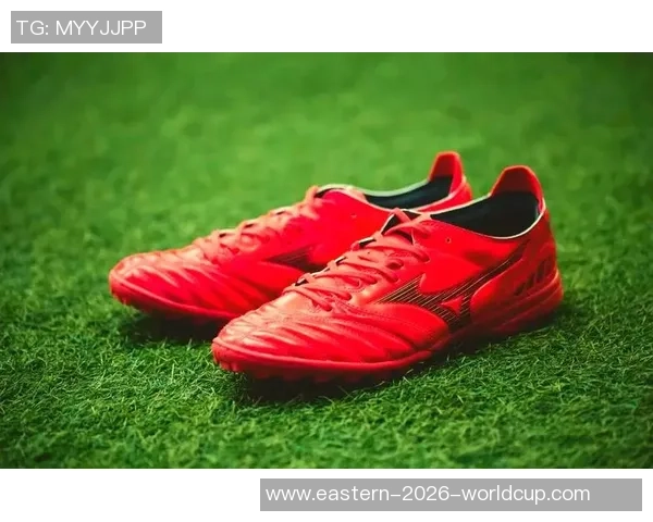 足球鞋中底的设计与材料选择对运动表现的影响分析